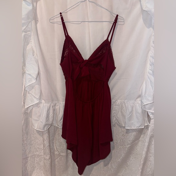 Burgundy Romper w/ lace top and ties in the back - Picture 5 of 8